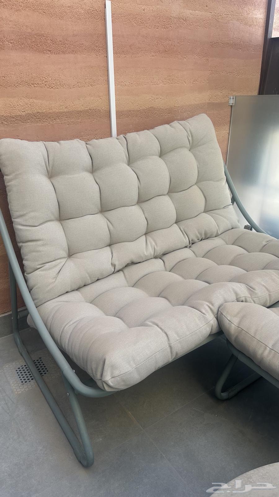 كرسي خارجي من ابيات64423997992706112