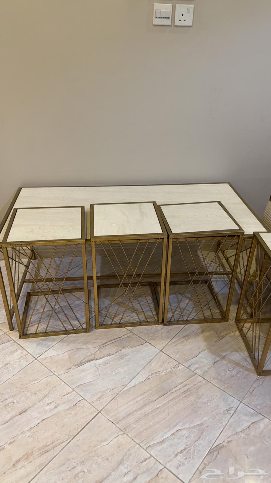 طاوله للبيع64420621017858111