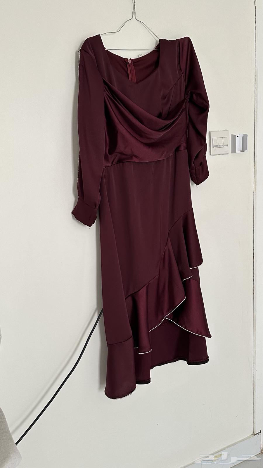 4 فساتين للبيع ب300قابل للتفاوض64421987700481113