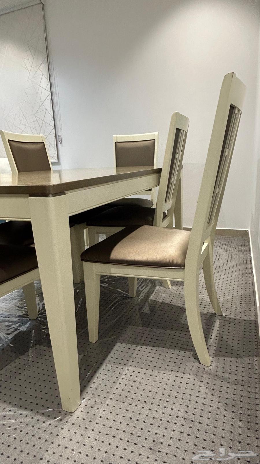 للبيع طاولة طعام فخمة صناعة فيتنام نظيفة64423022485761114