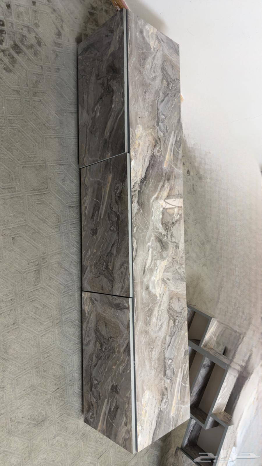 طاولة تلفزيون ومع رفها اللي فوق جديده ونظيفه64424038655234110