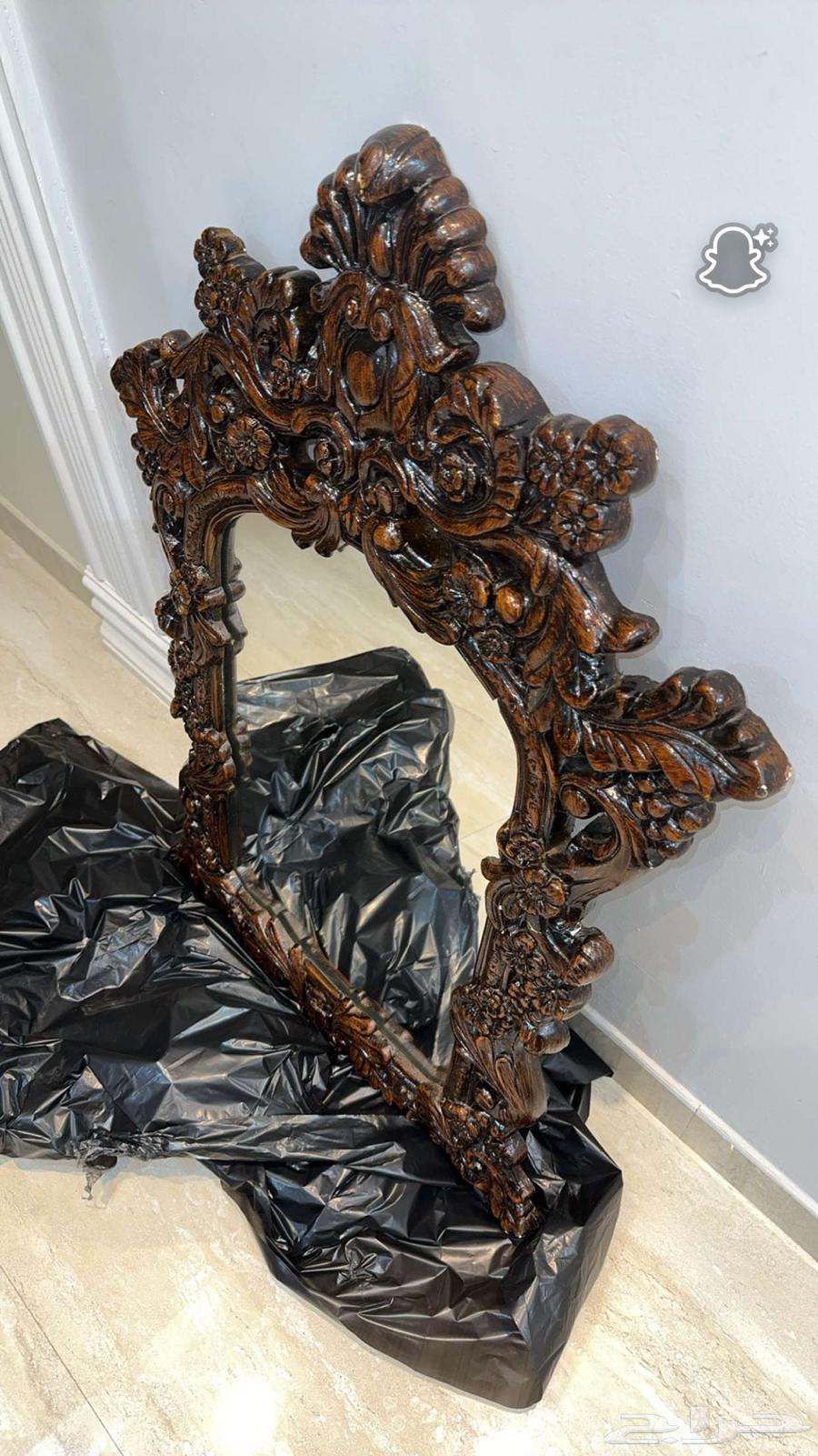 مرايه نادره من متحف في مصر .64422585192707110