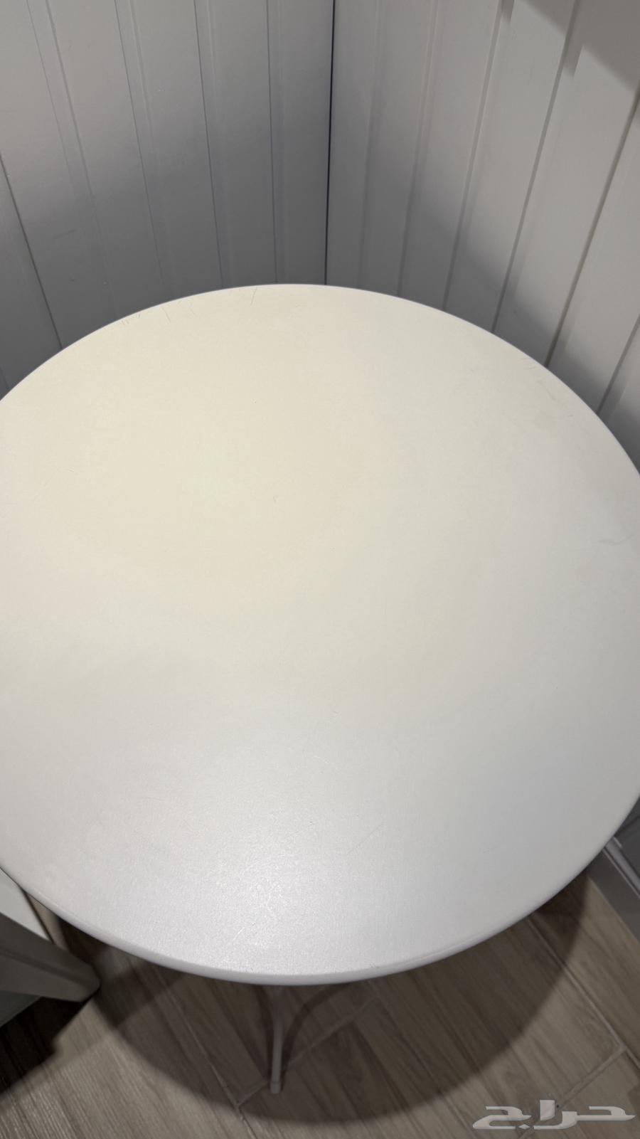 طاوله من ايكيا للبيع ب 90 رياا64425394863873111