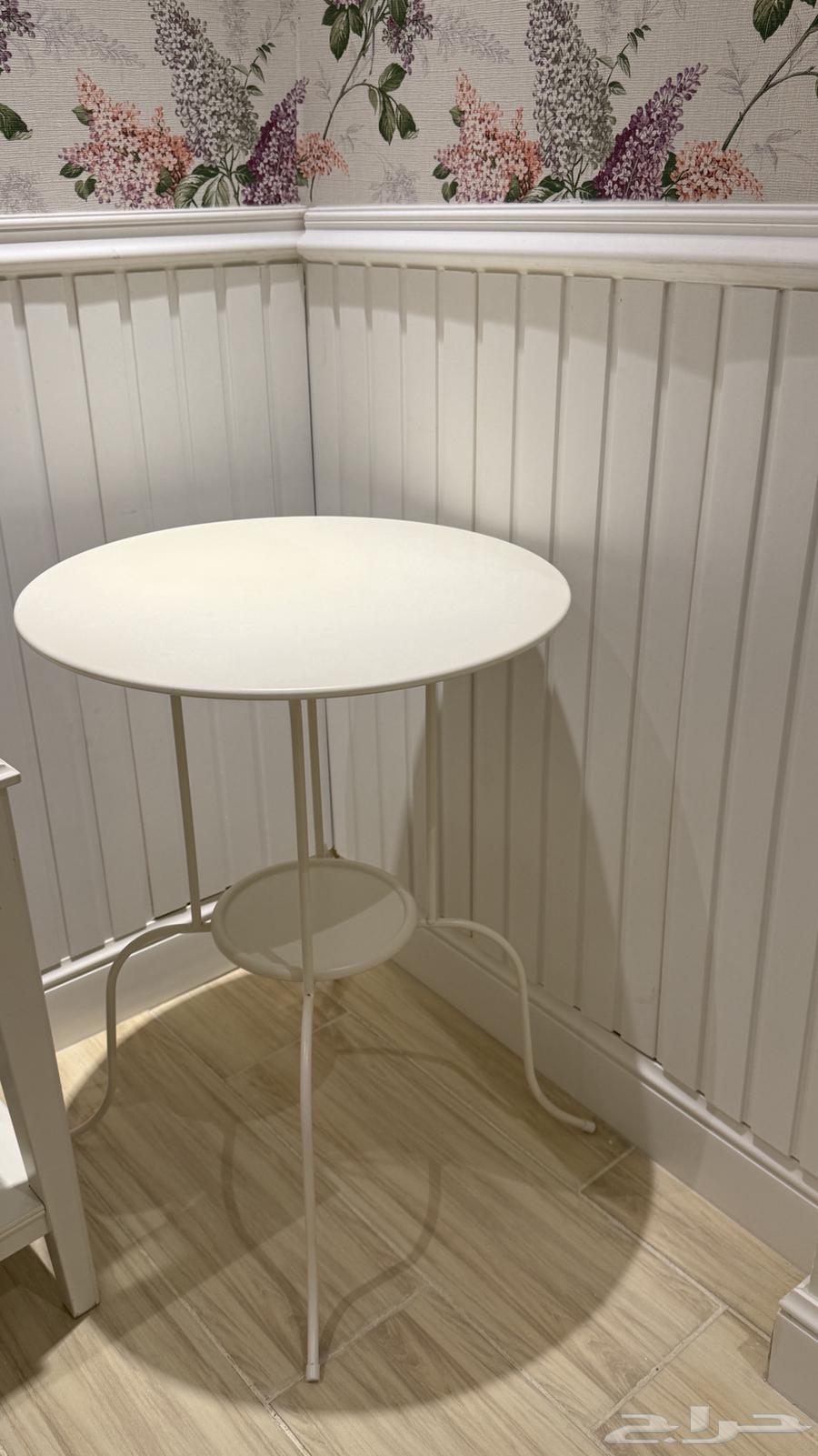 طاوله من ايكيا للبيع ب 90 رياا64425394863873110