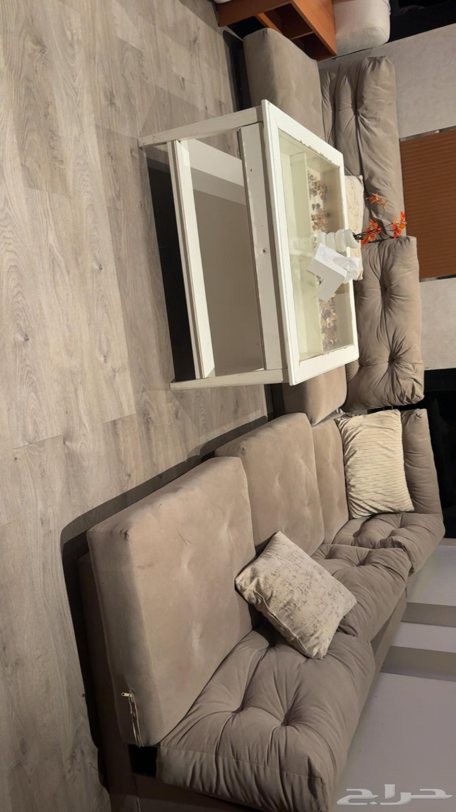 بيع كنب وطاوله64425542958211110