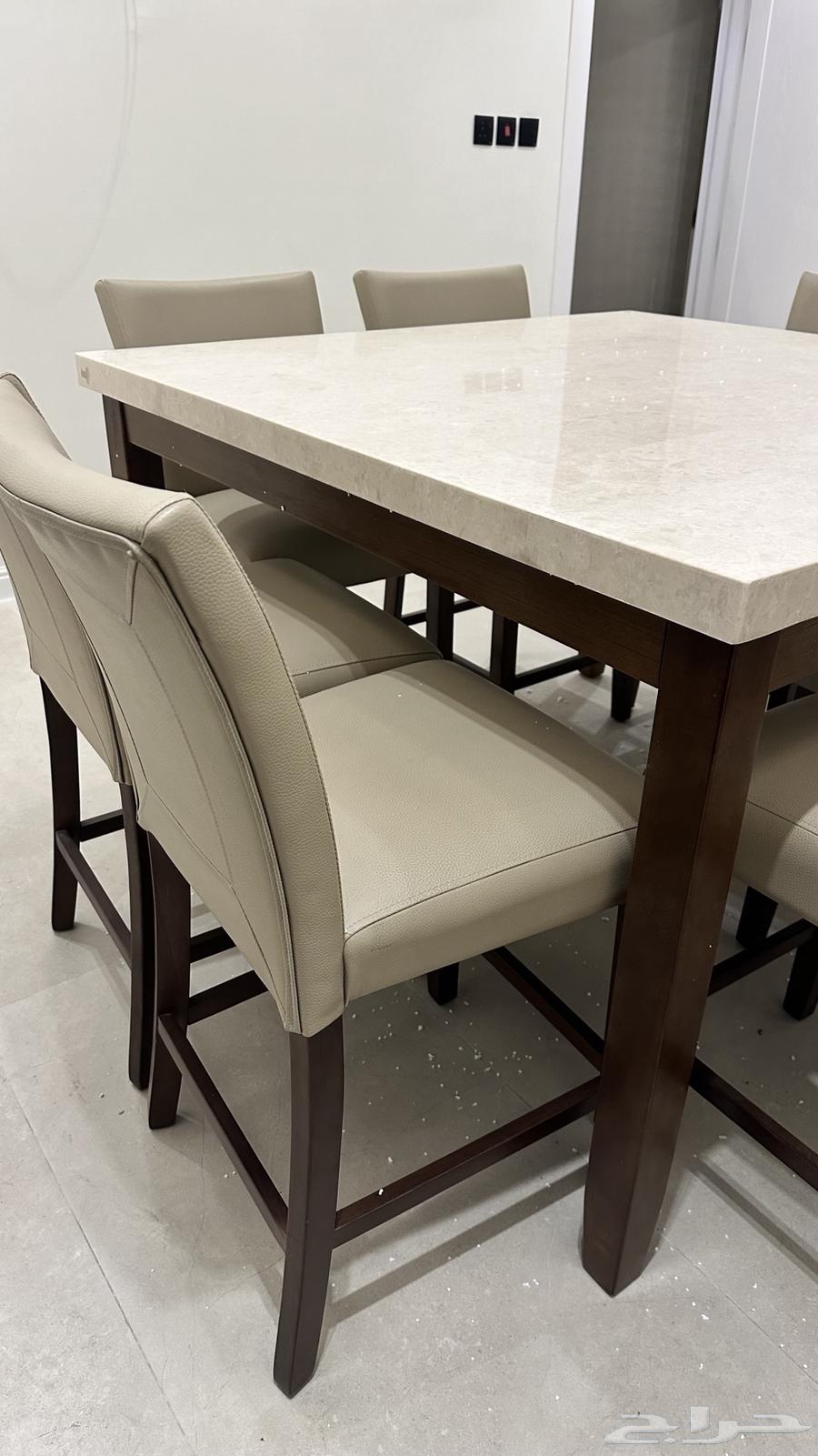 Dining table64425878594817110