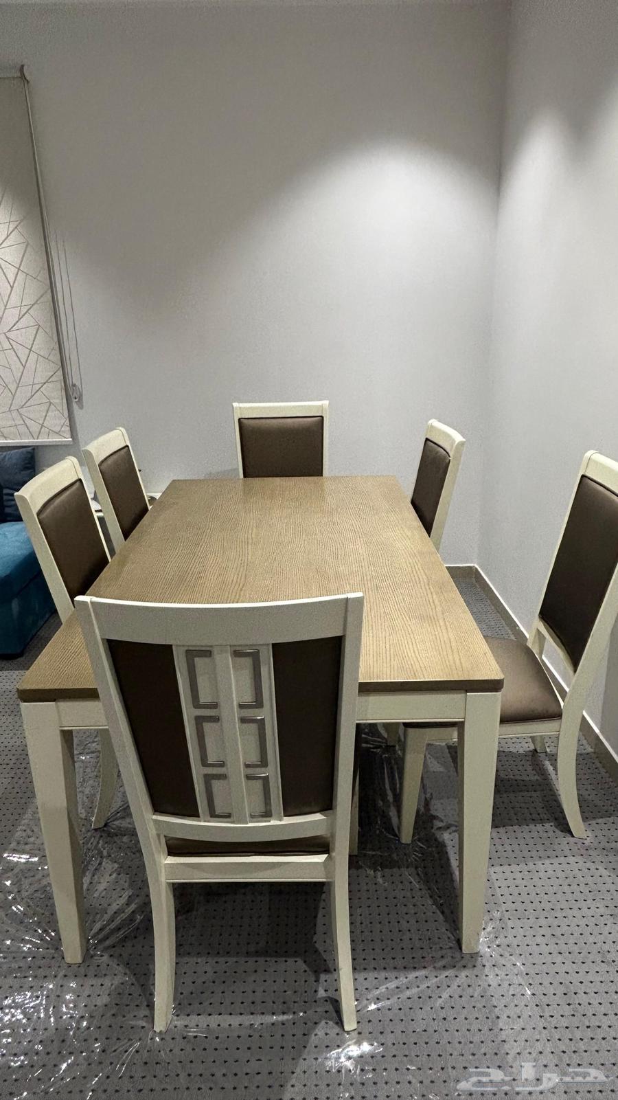 للبيع طاولة طعام فخمة صناعة فيتنام نظيفة64423022485761112