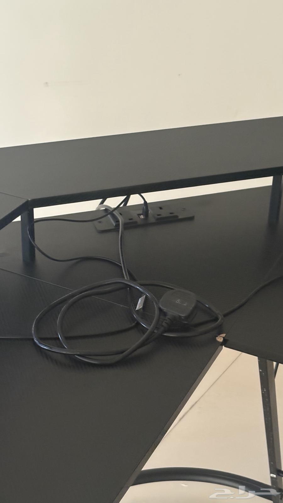 طاولة بلاستيشن وصوني فيها اضاءة وافياش64423837575809112