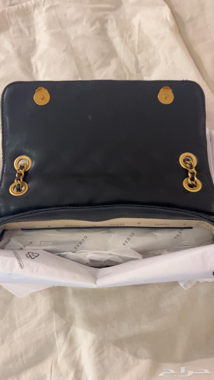 شنطه جديده ماركة جس اصليه سبب البيع جاتني هديه شنطه نفسها64425421632643110