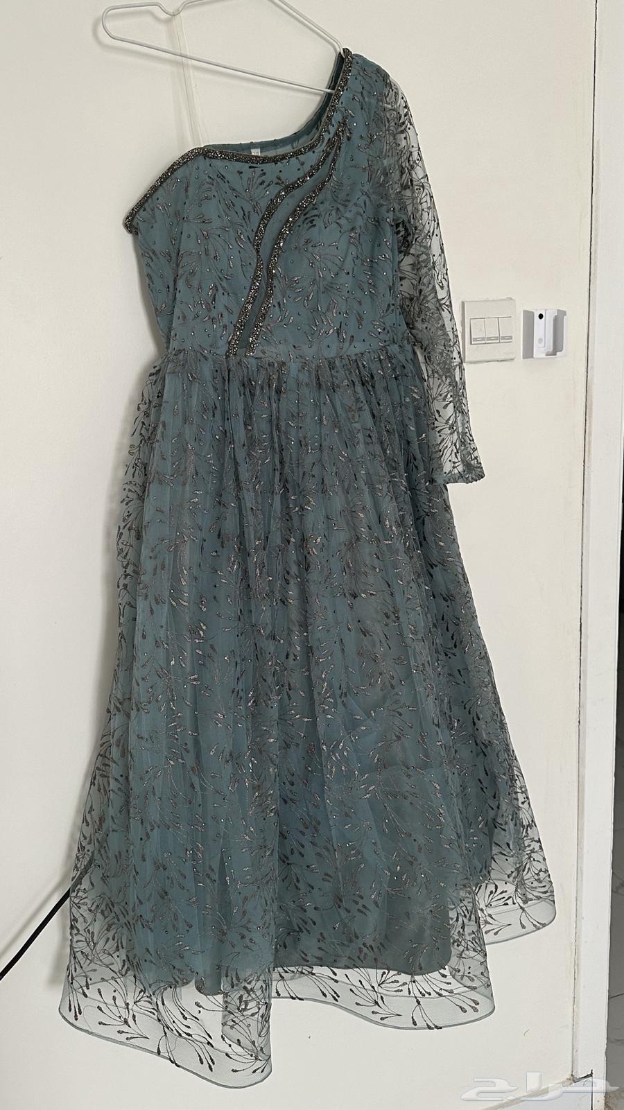 4 فساتين للبيع ب300قابل للتفاوض64421987700481112