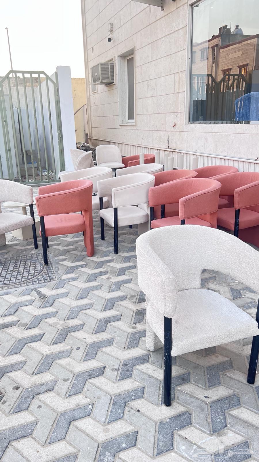 12 Chairs with Tables64423770681601110