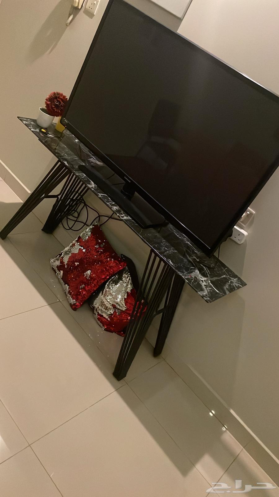 Dining table with little use64421228696323113