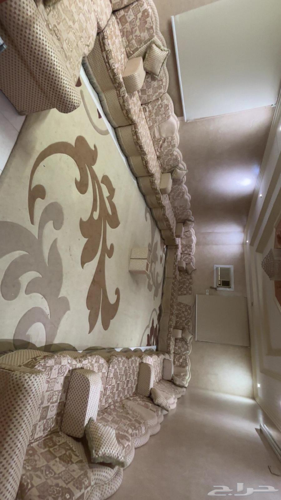 البيع مجلس متكامل مع فرشه64424707016450110