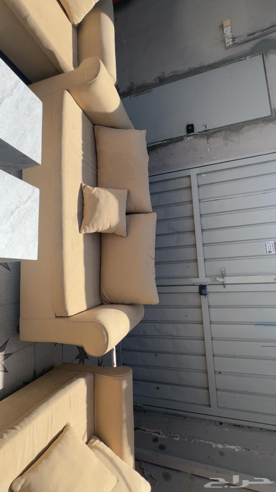 Clean sofa with table64422219050243114