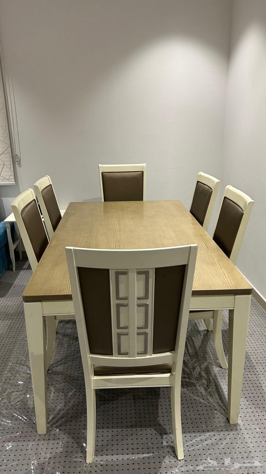 للبيع طاولة طعام فخمة صناعة فيتنام نظيفة64423022485761110