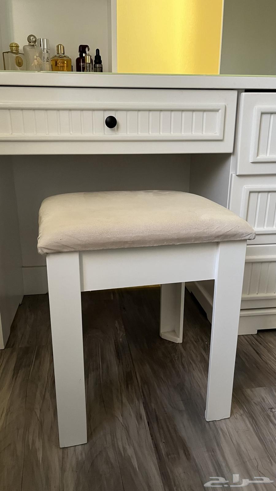 Modern style dressing table with chair for sale64416597420673113