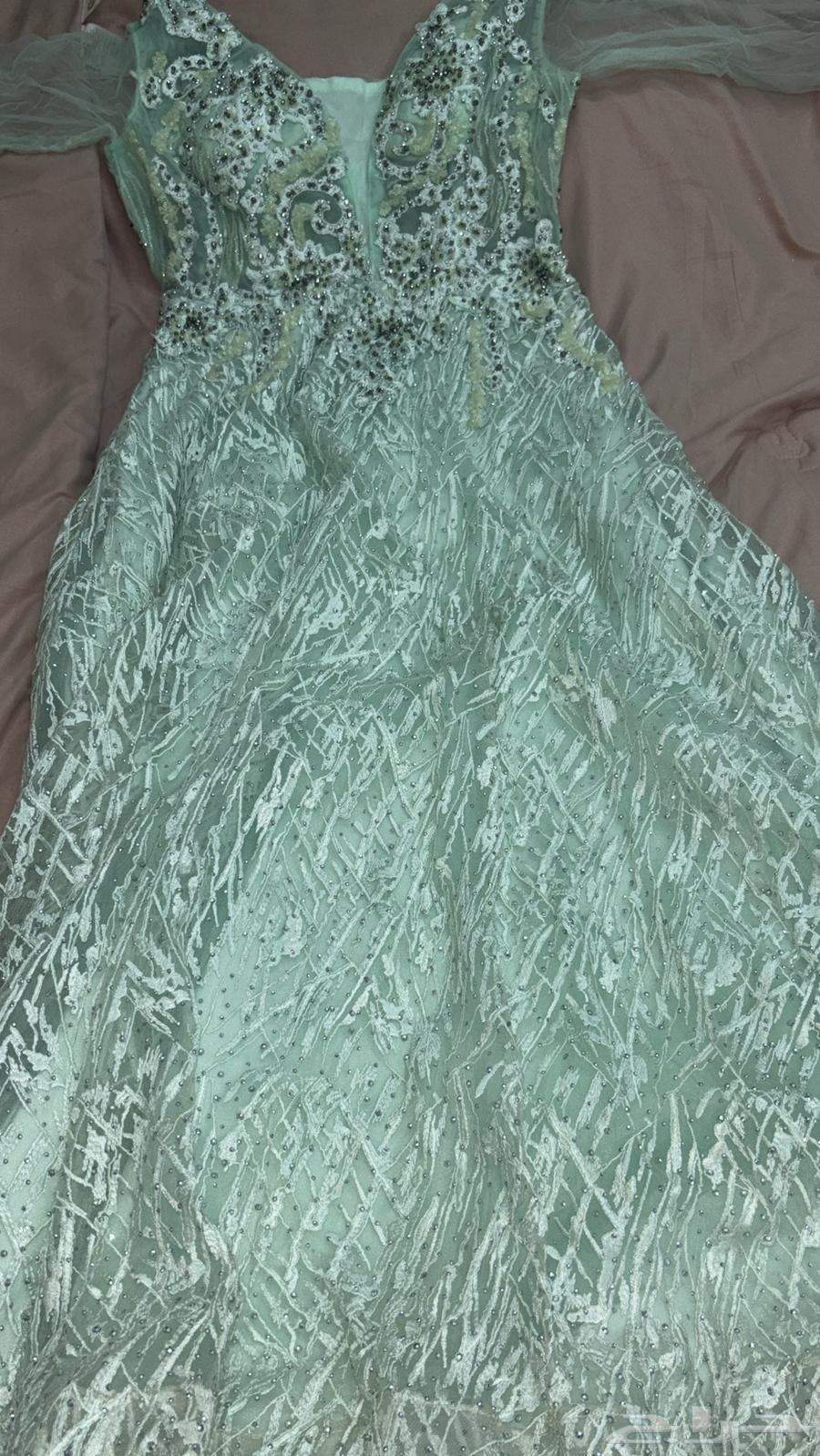 سبع فساتين كل فستان ب 50 ريال فقط64420067764993112