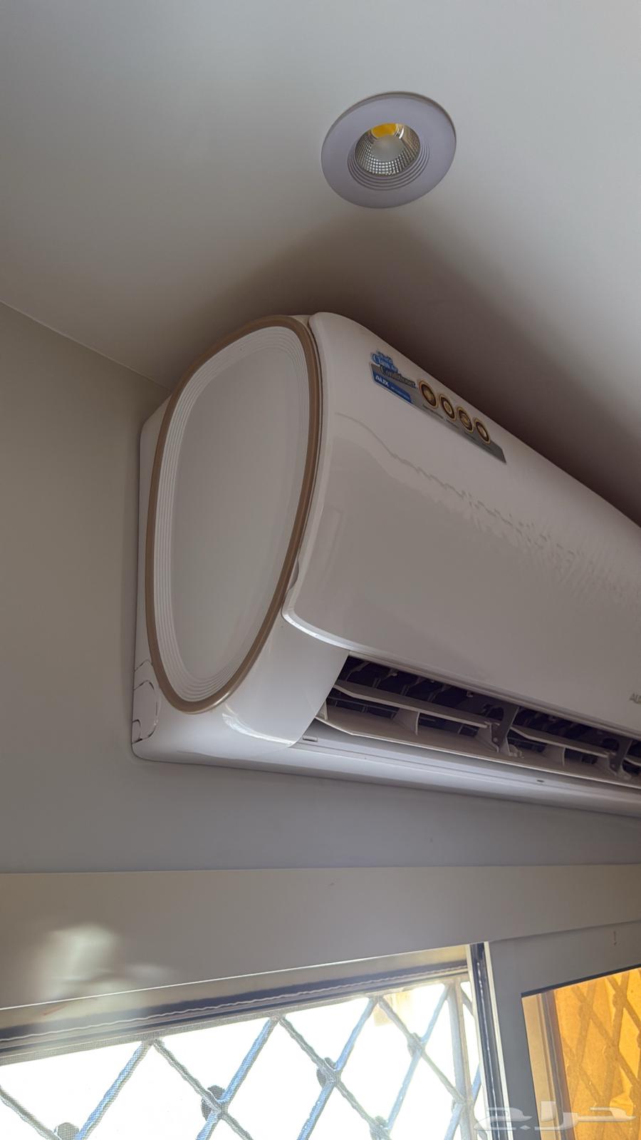 Split air conditioner for sale, very clean, no issues, comes with warranty64423770705282112