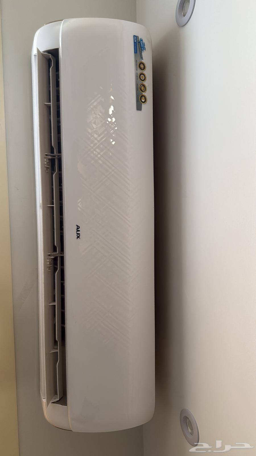 Split air conditioner for sale, very clean, no issues, comes with warranty64423770705282110