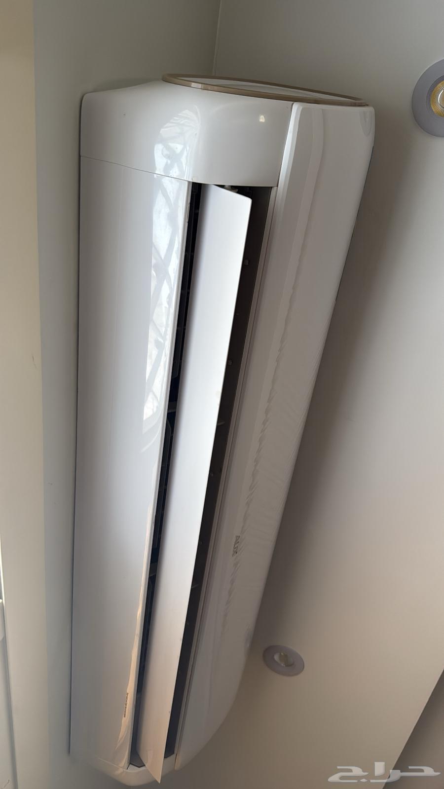 Split air conditioner for sale, very clean, no issues, comes with warranty64423770705282111