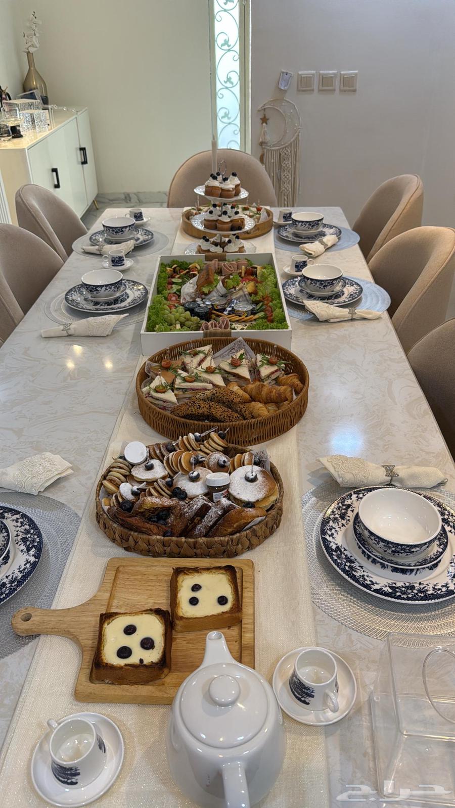 Dining table with 12 chairs64419481602177112