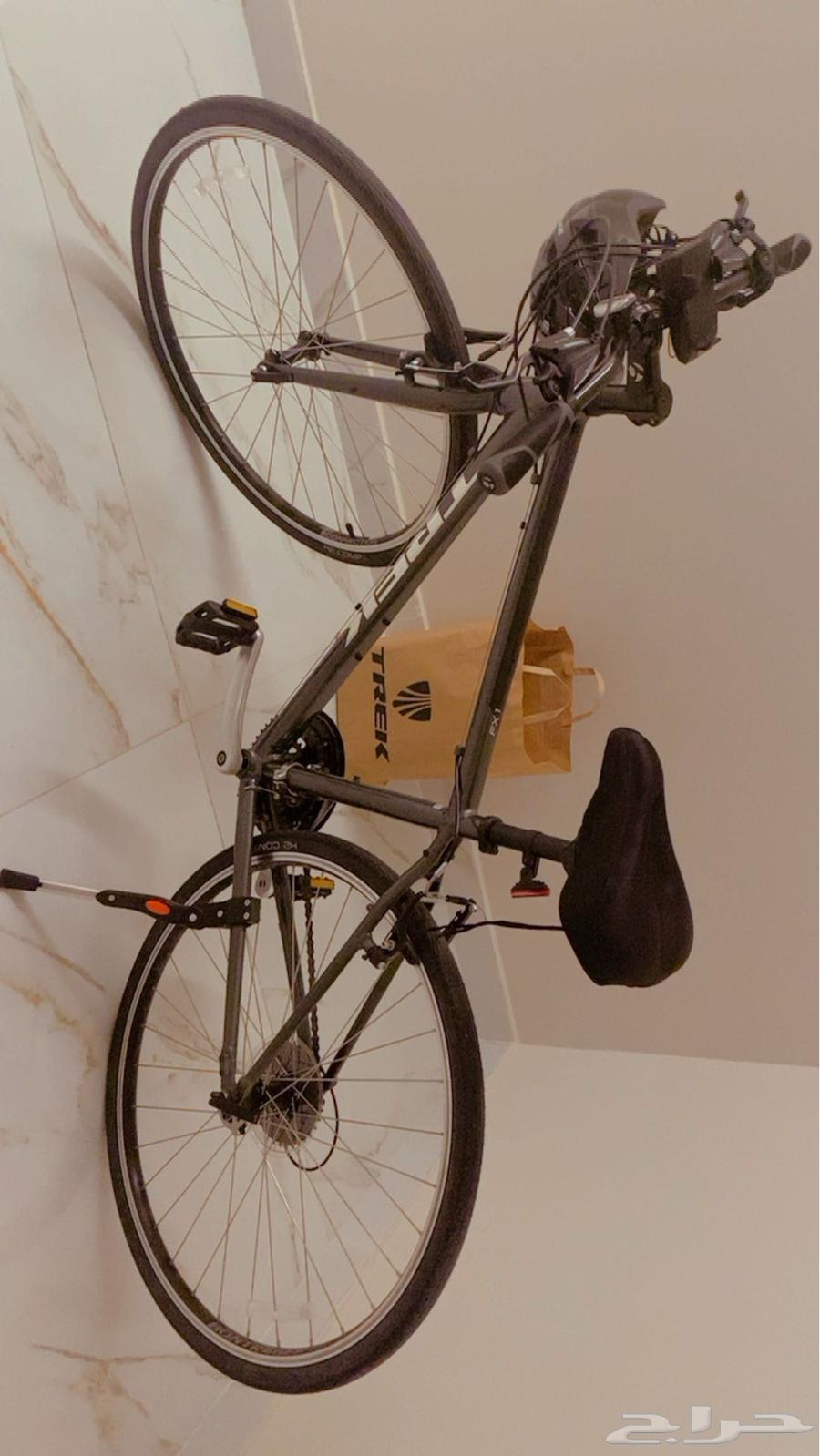 للبيع سيكل تريك هجين مع خوذة64419851570946111