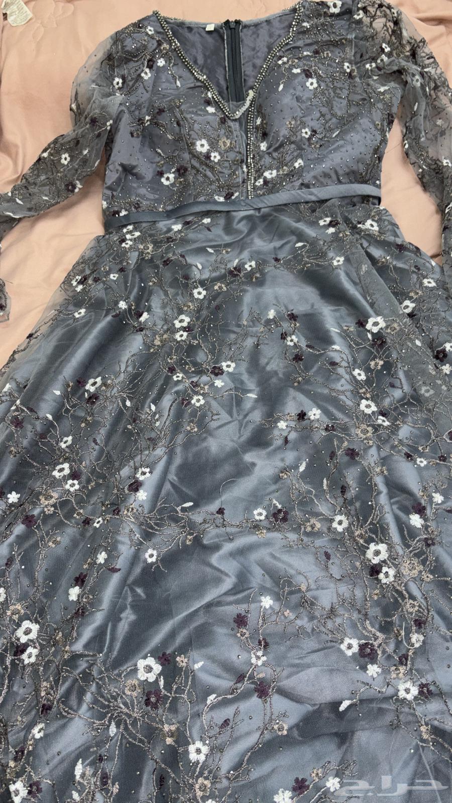 سبع فساتين كل فستان ب 50 ريال فقط64420067764993113