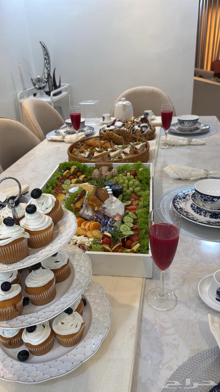 Dining table with 12 chairs64419481602177110