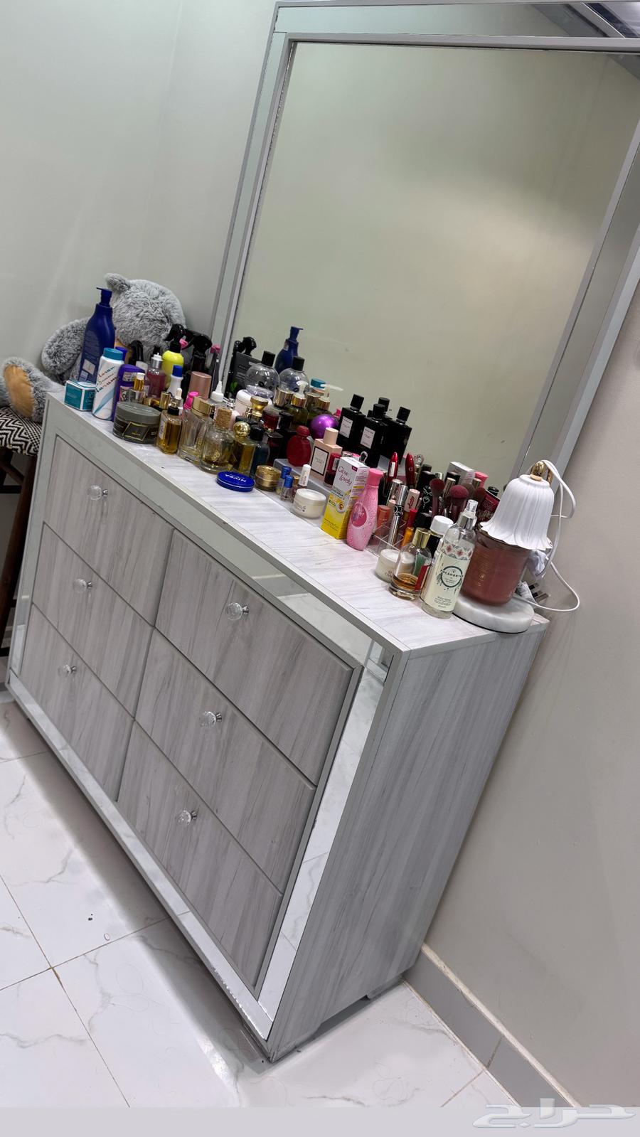 New and luxurious bedroom, lightly used and in excellent condition at a reduced price64425770593795113