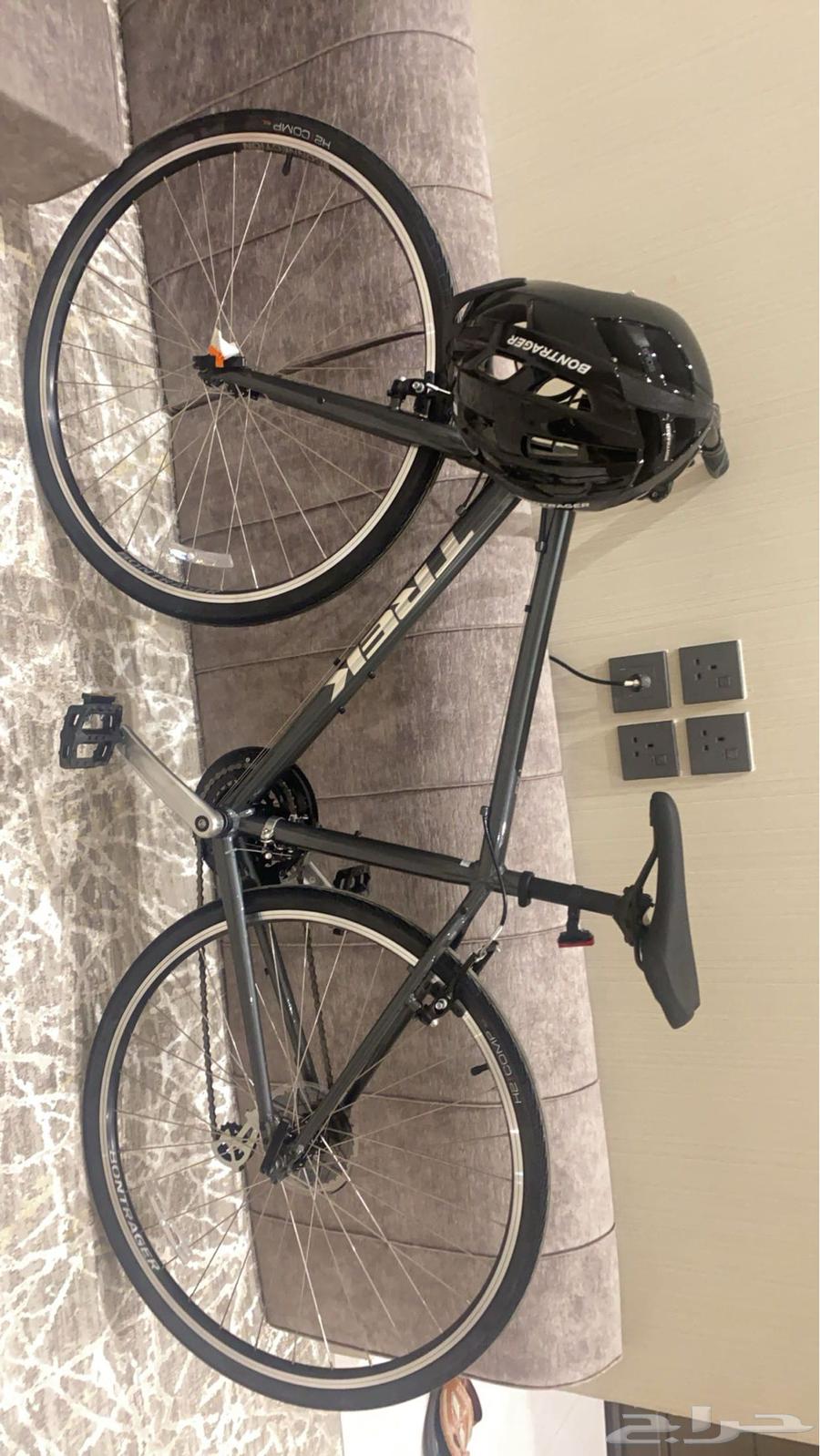 للبيع سيكل تريك هجين مع خوذة64419851570946112