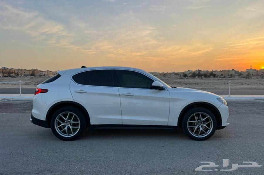 سيارة للبيع ايطاليه  سيارة الفاروميو استيلفيو اللون  ابيض ا64579623137921111