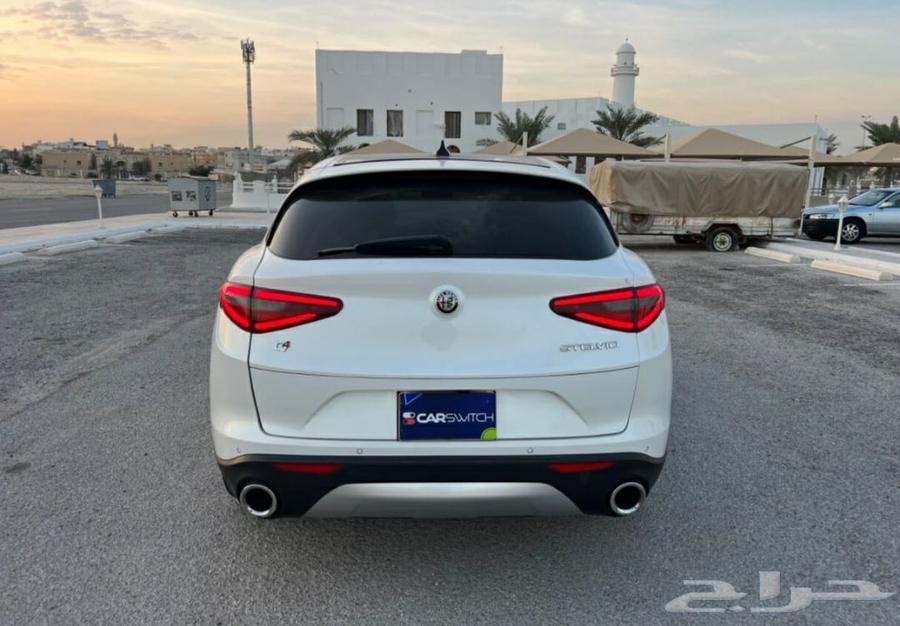 سيارة للبيع ايطاليه  سيارة الفاروميو استيلفيو اللون  ابيض ا64579623137921114