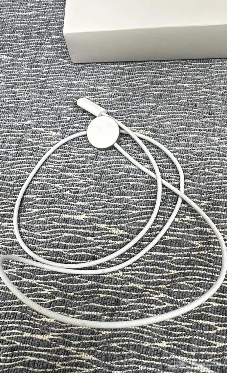 ساعة ابل الترا الاصدار الاول شبه جديد بطارية 100 على السوم64422585287171110