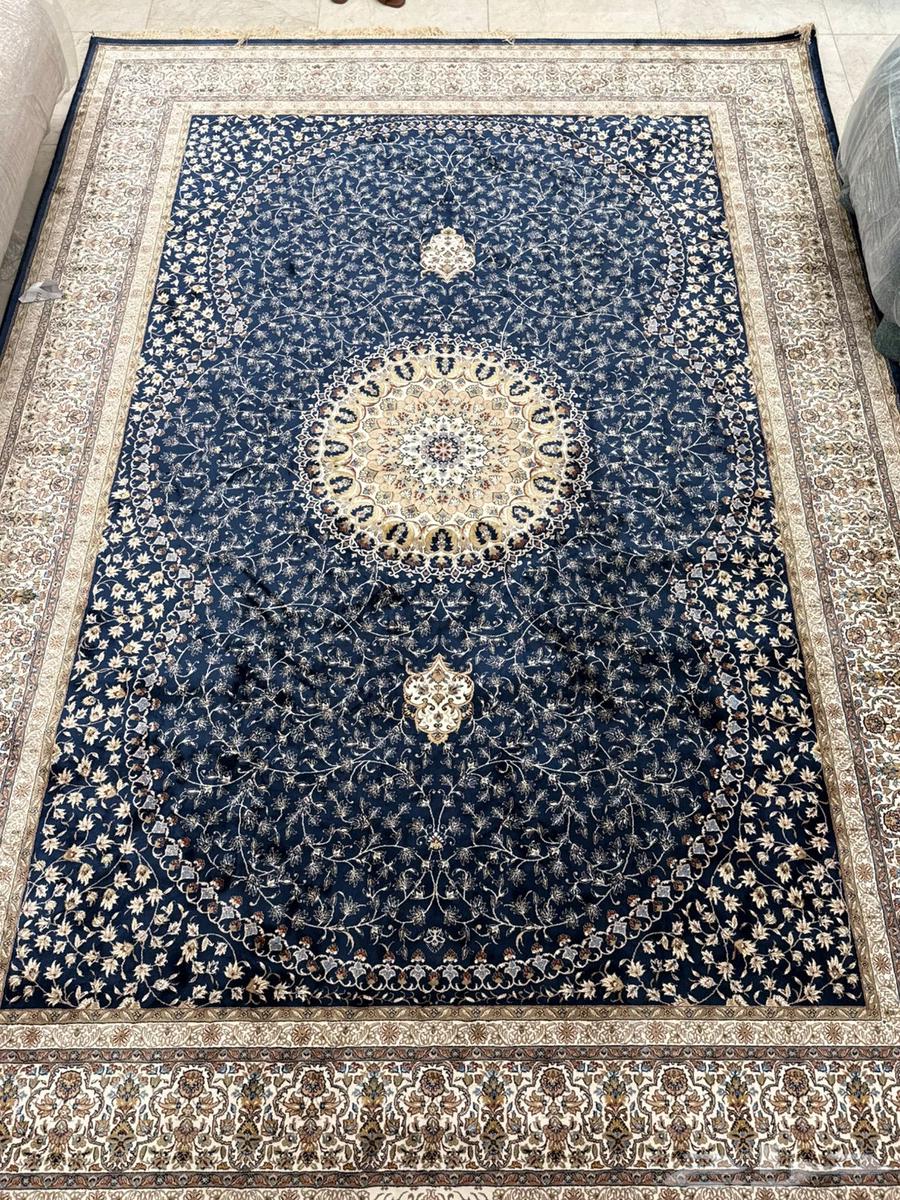 Iranian silk carpet measuring 2.5 by 3.564419851627523110