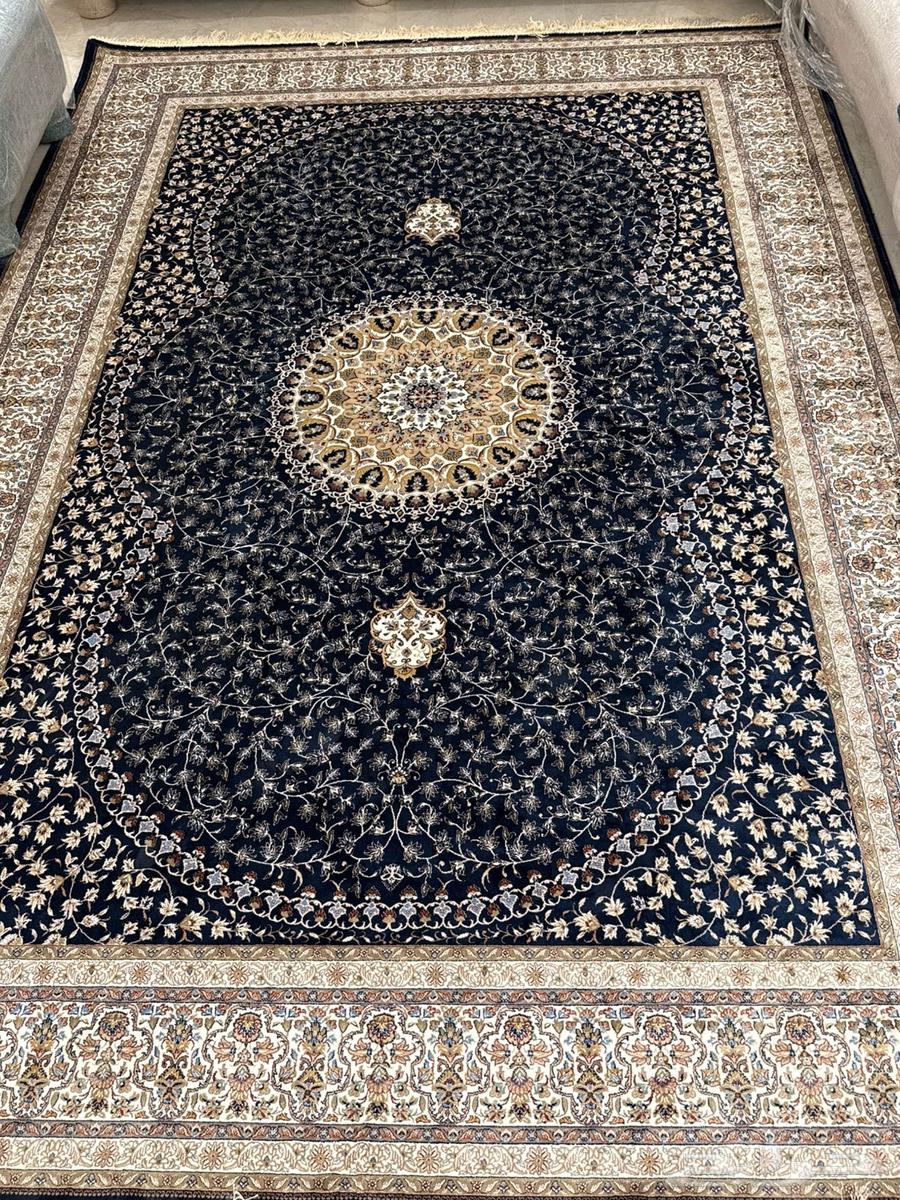 Iranian silk carpet measuring 2.5 by 3.564419851627523113