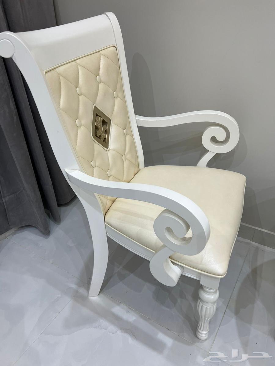 Large table with 2 chairs and a foam chair64423676595841111