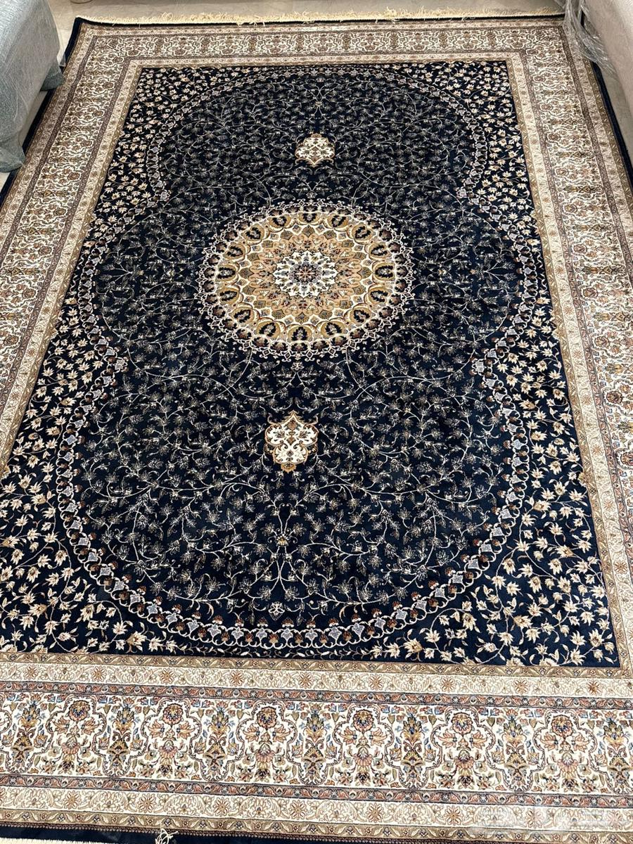 Iranian silk carpet measuring 2.5 by 3.564419851627523112