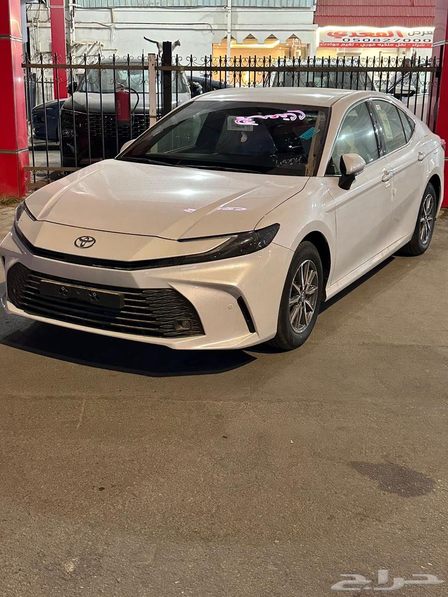 تويوتا كامري E 2025 بنزين ستاندر السعر 111.500 سعودي64584404498305113