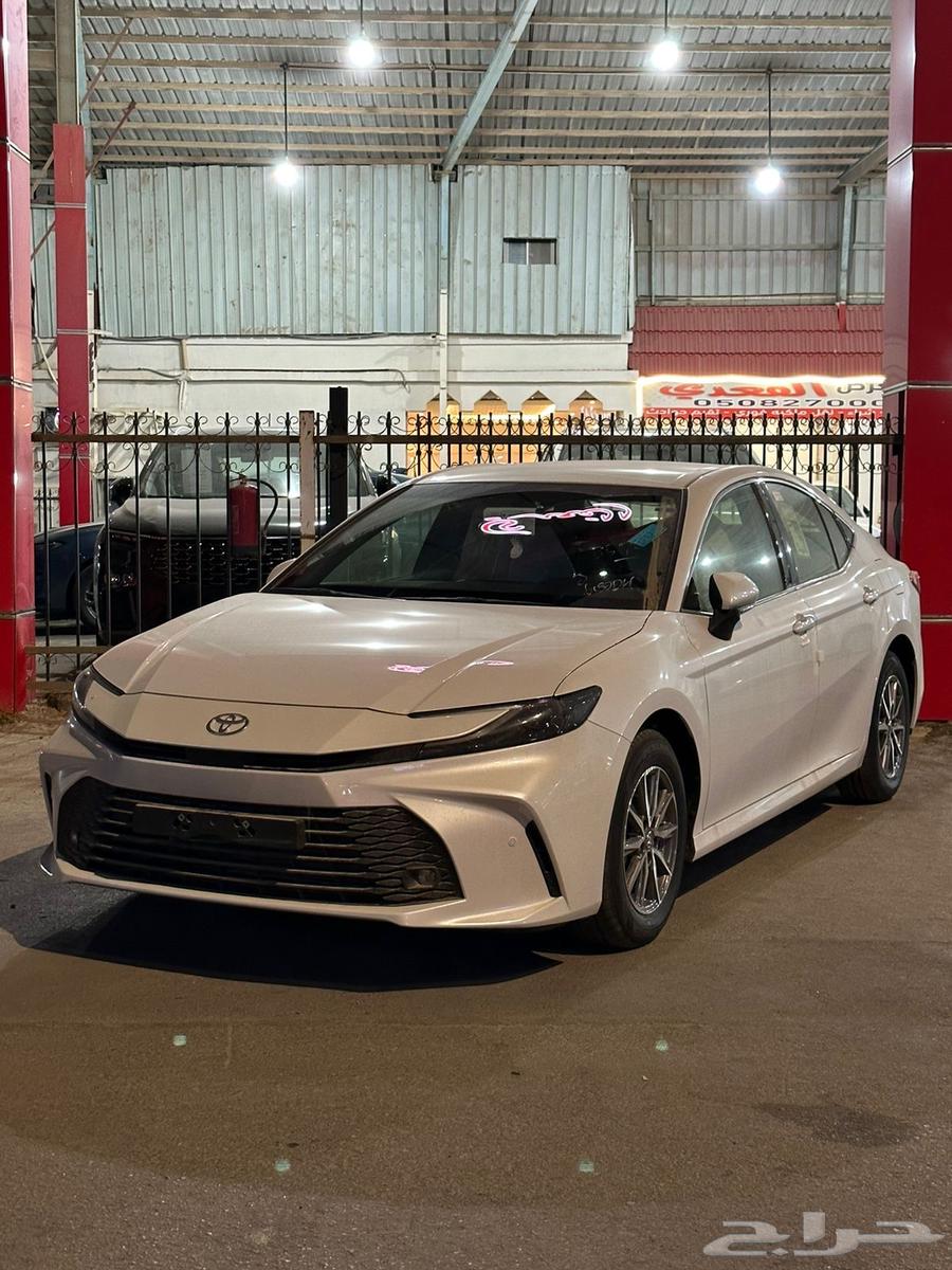 تويوتا كامري E 2025 بنزين ستاندر السعر 111.500 سعودي64584404498305110