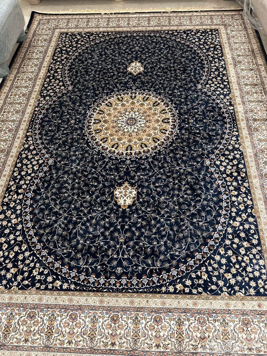 Iranian silk carpet measuring 2.5 by 3.564419851627523114