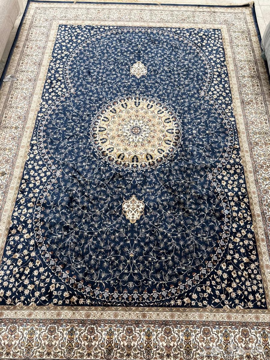 Iranian silk carpet measuring 2.5 by 3.564419851627523111