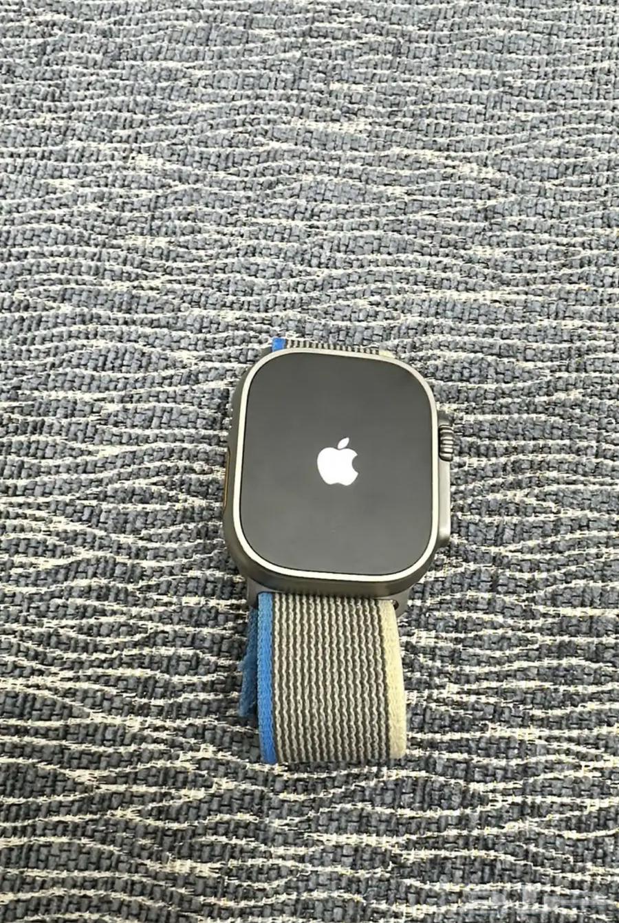 ساعة ابل الترا الاصدار الاول شبه جديد بطارية 100 على السوم64422585287171113