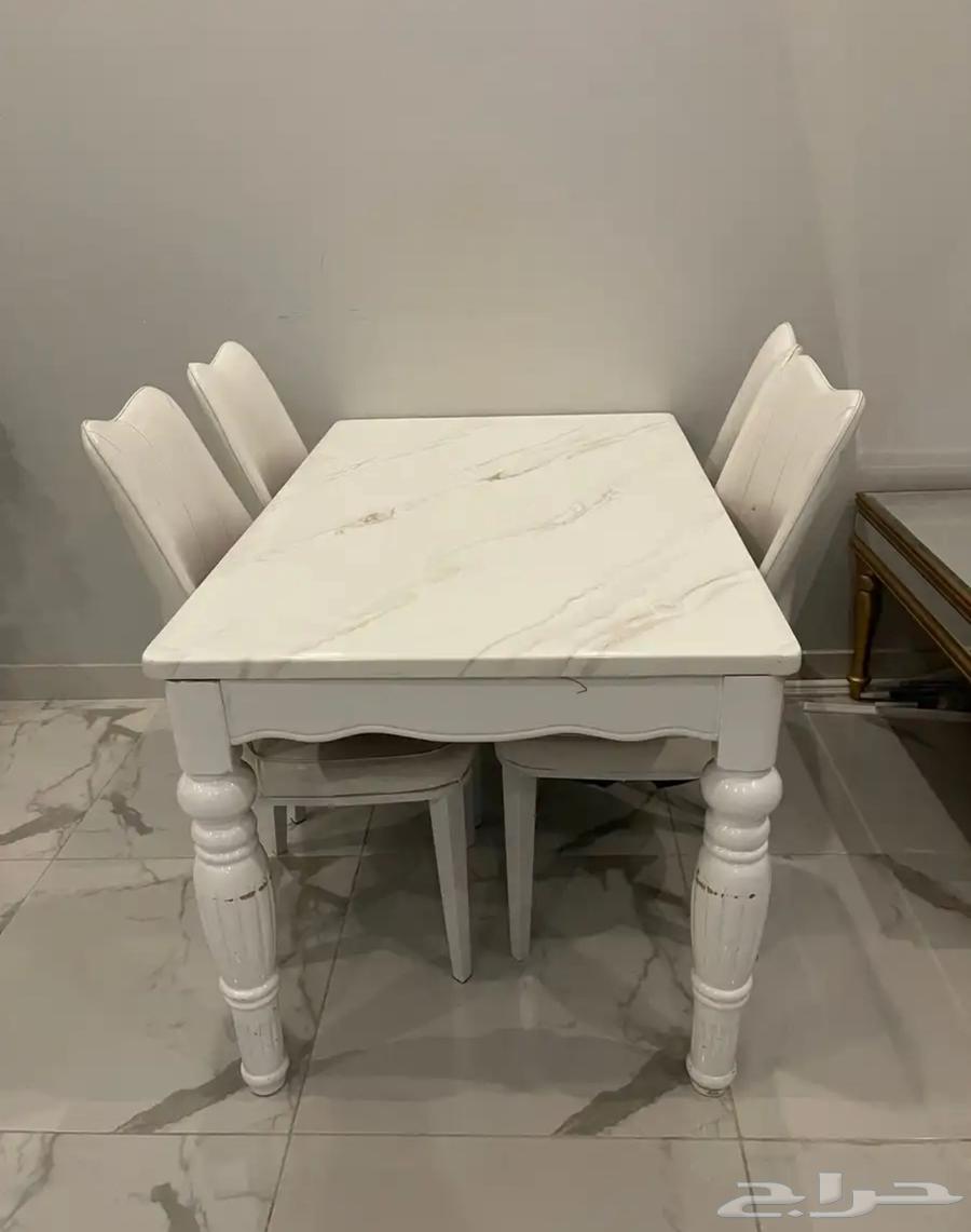 Dining table with four chairs64423998176131110