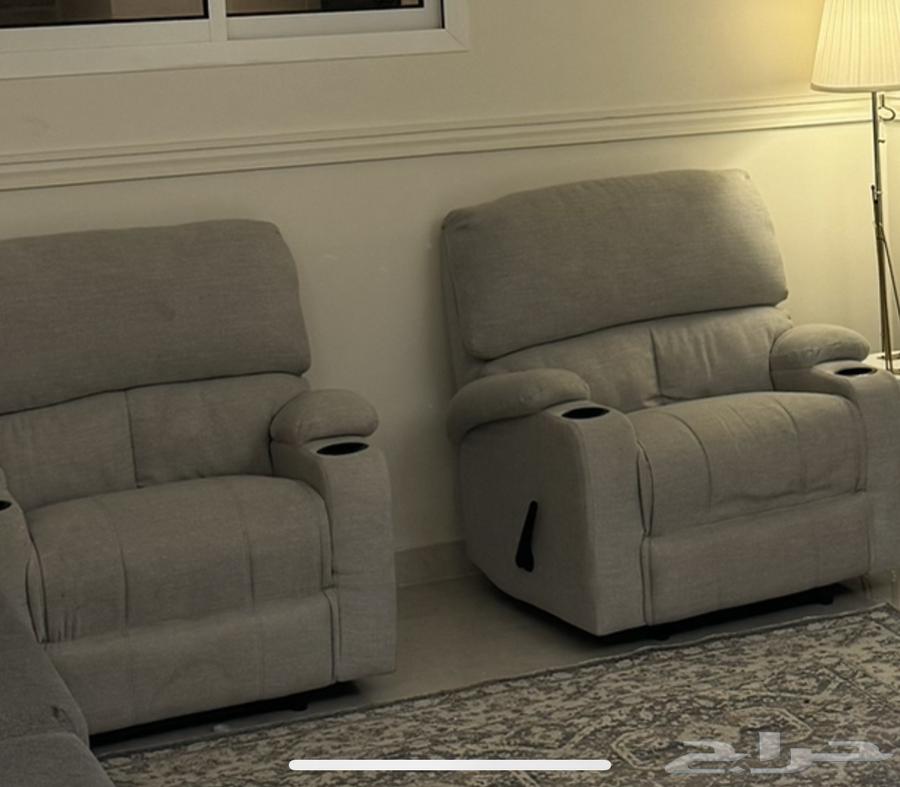 كنب للبيع يتكون من قطعتين 3 متر واثنين كراسي استراخا64424361278723111