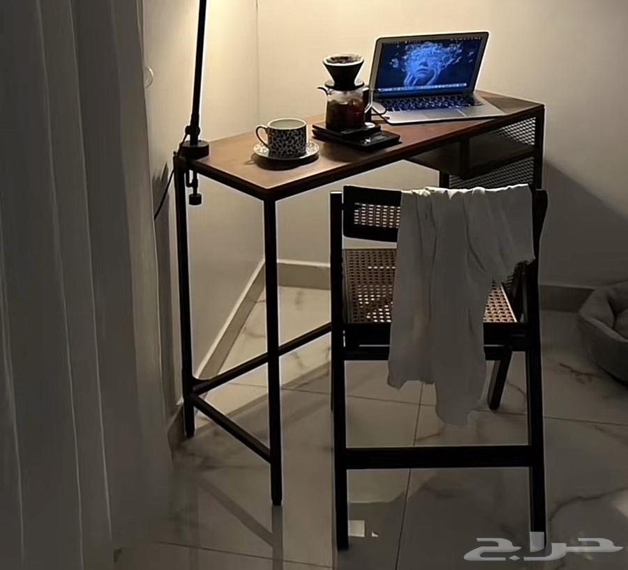 Slightly used table, reason for sale is graduation and moving, price 20064420323790337110