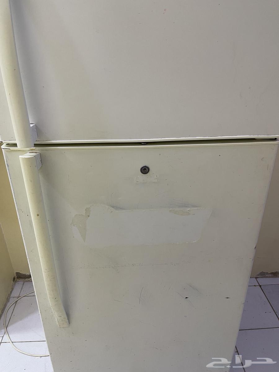 ثلاجه مستعمله خربان فيها الفريون64423864321283110