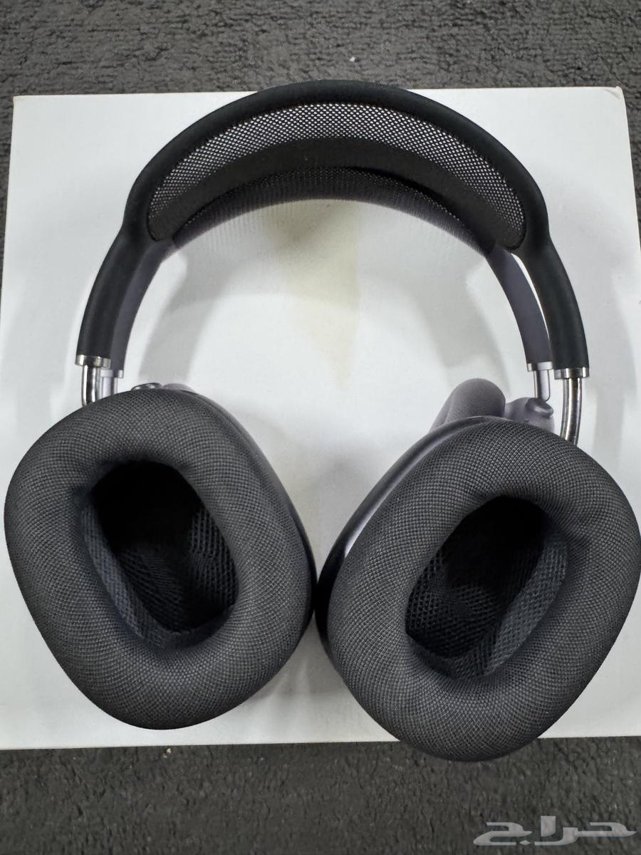 AirPods Max headphones with very clean and minimal use64421594758657112