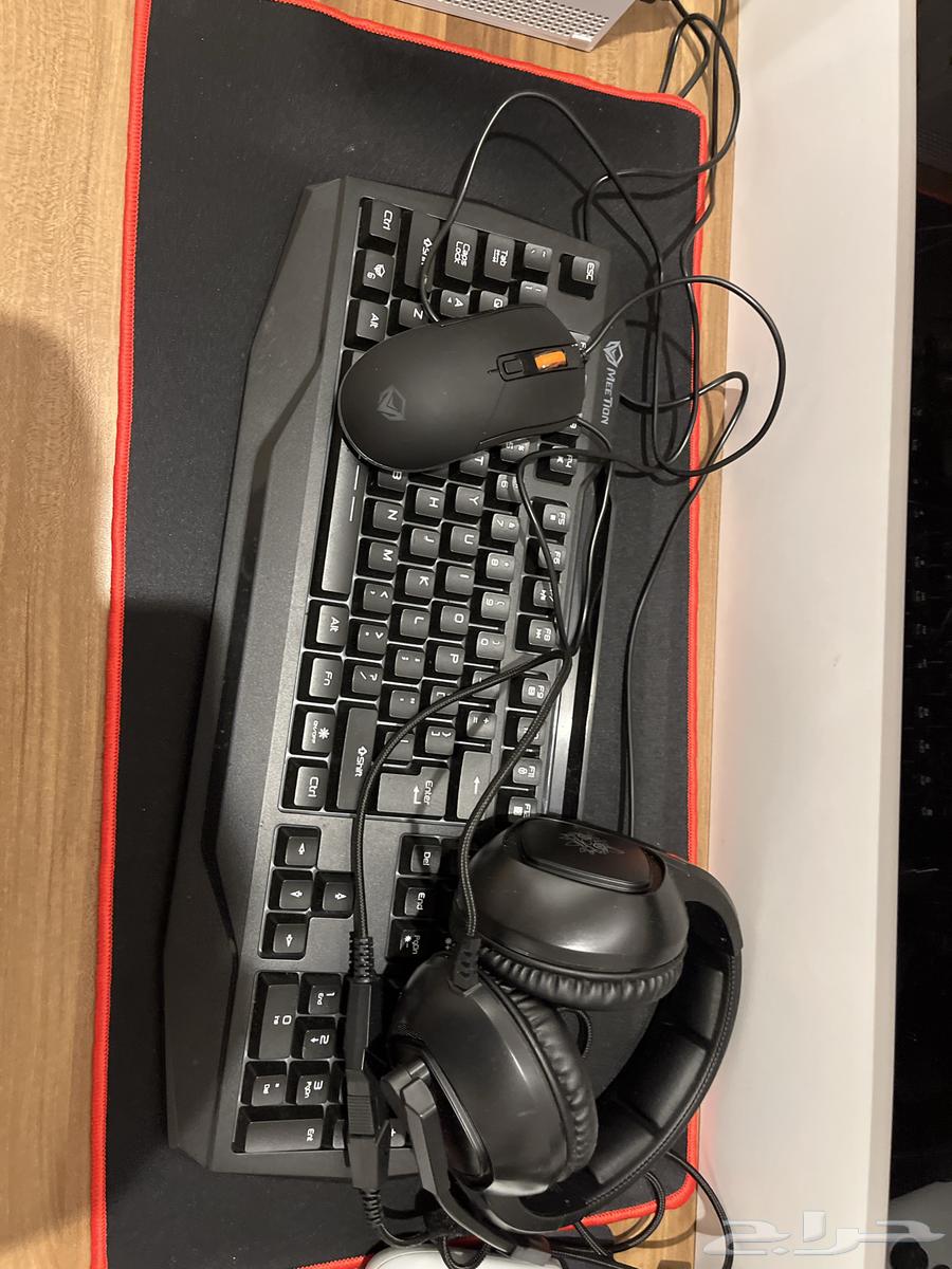 اكس بوكس جديد ونظيف استخدام قليل وفيه اشتراك قيم باس64421161029761112