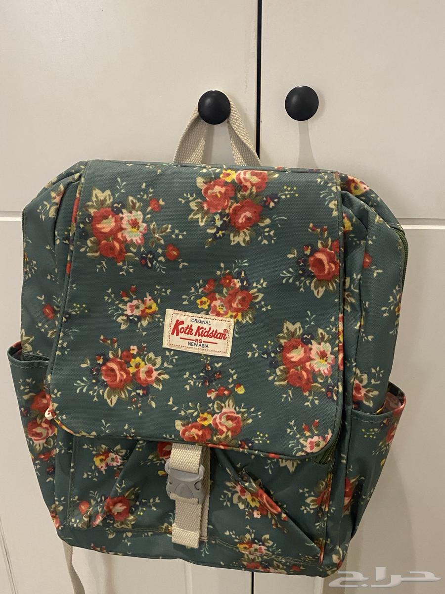 شنط و طاوله عملييه جدا64421865711873113