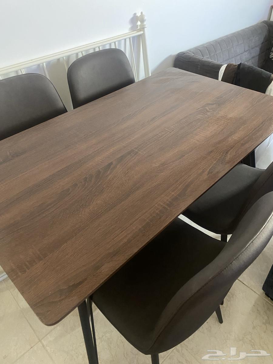 طاولة طعام أربع كراسي64424252920579110